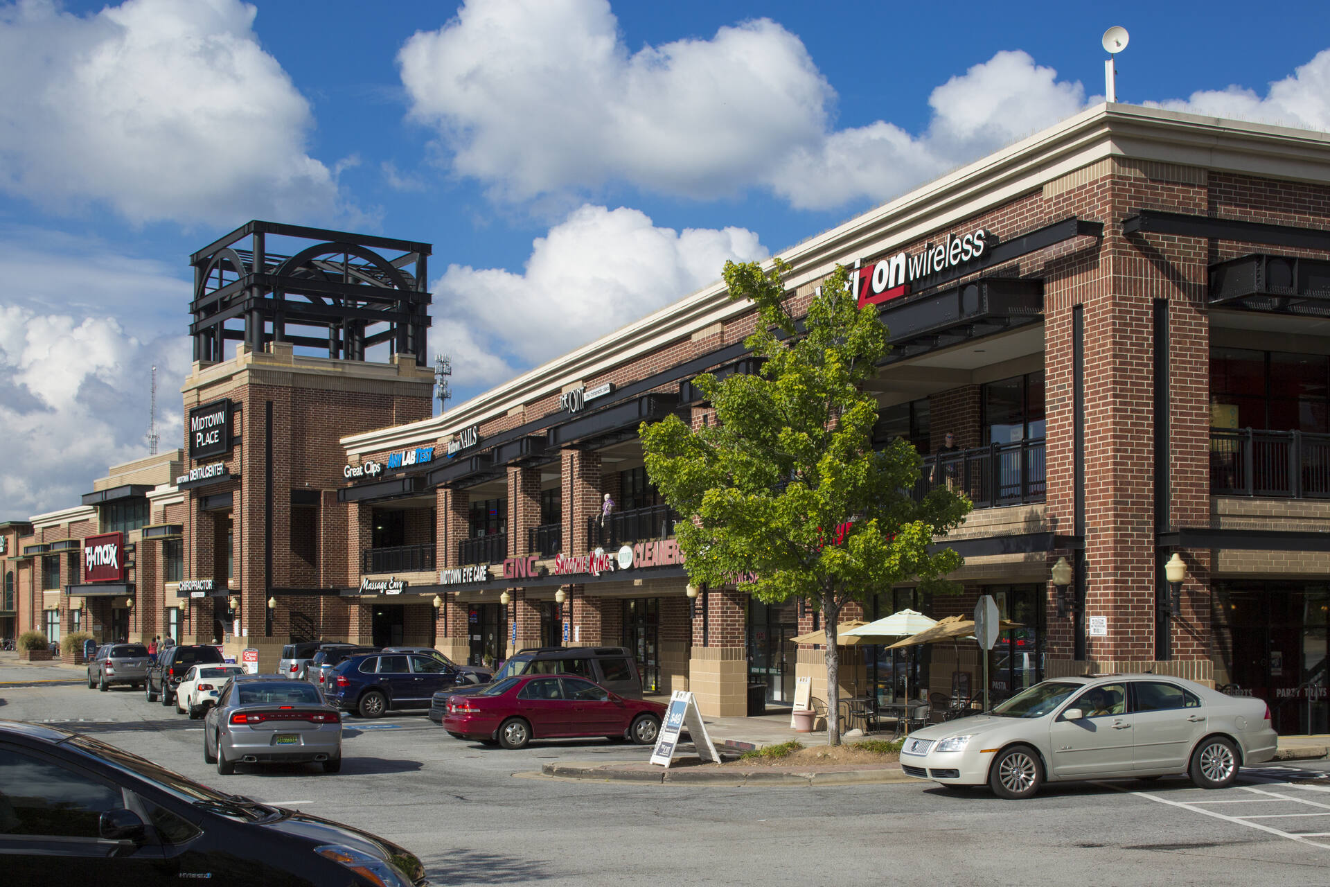 Atlanta GA: Midtown Place Shopping Center - Retail Space - Coro